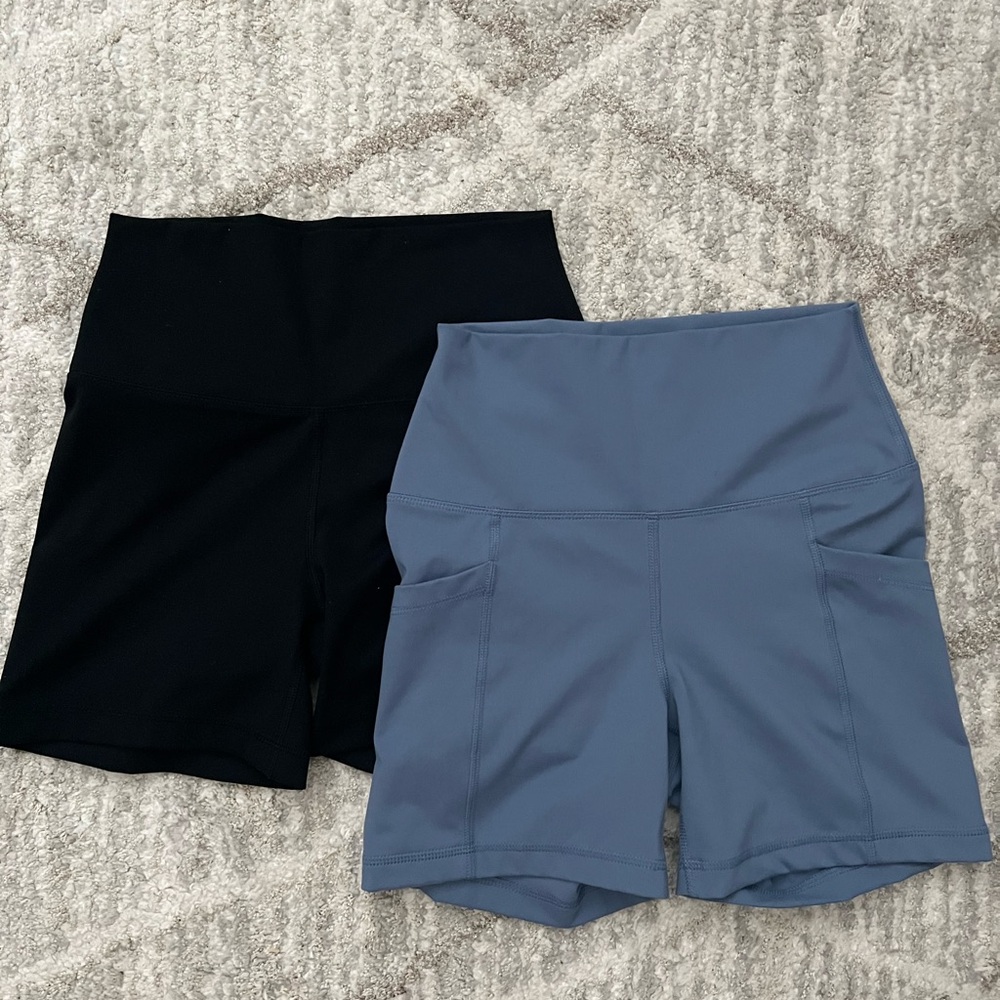 Bundle Yogalicious High Rise 5” Shorts - size M
